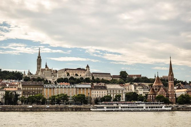 Castle District tour with Matthias Church Ticket & Cake & Coffee - Holy Trinity Column and the square