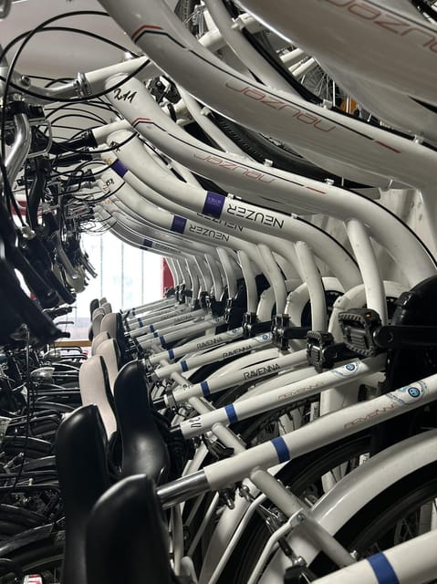 Choose a bicycle and make your own tour in Budapest-24 hrs - Using the special bicycle map