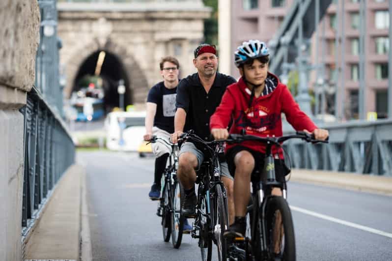 Choose a bicycle and make your own tour in Budapest-24 hrs - Riding through Budapest on your own schedule