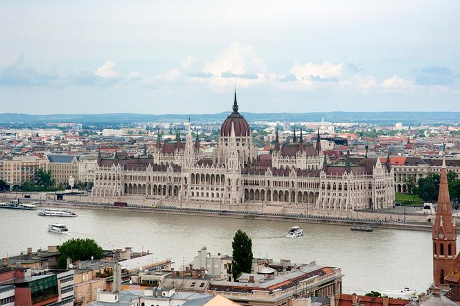 Classic Walk in Budapest - Starting at St. Stephen’s Square and Basilica
