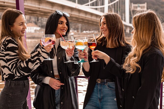 Cocktail Cruise and City Views on the Danube in Budapest - Why Budapest belongs on your evening from the river