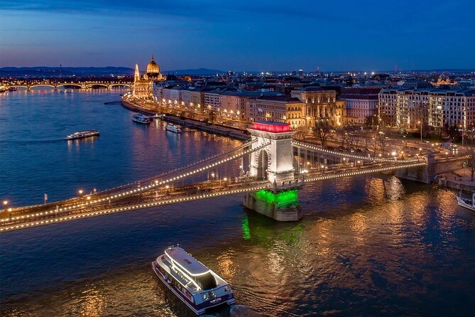 Cocktail Cruise and City Views on the Danube in Budapest - Finding the best seat and best photographs
