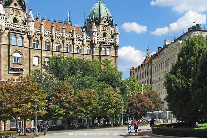 Communism in Budapest: Private Tour with House of Terror Museum - Entering the House of Terror Museum