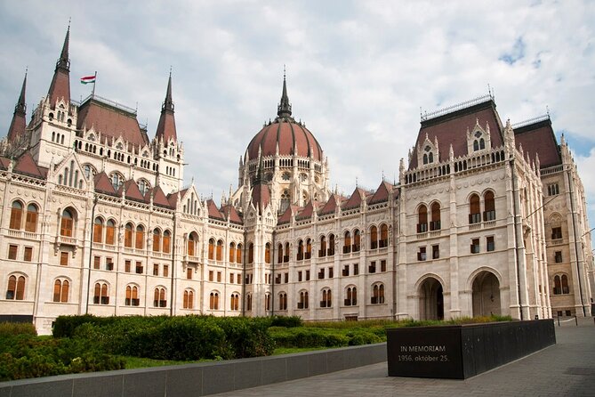 Comprehensive sightseeing tour - Crossing to Buda and the Royal Palace viewpoint