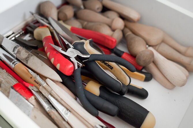 Create a unique leather accessory in downtown Budapest! - Step three: tools, tutorials, and hands-on help
