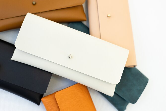 Create a unique leather accessory in downtown Budapest! - What the one-hour format feels like