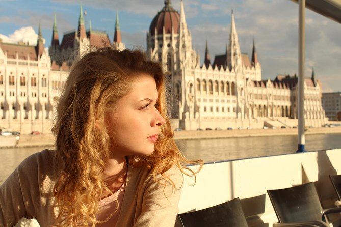 Daytime and Sunset Cruise on the Danube with Drink Options - What the Danube reveals in one hour