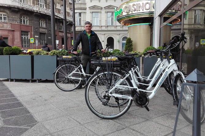 E-Bike Guided Tour in Castle Hill Budapest - Starting on Semmelweis Street and finding your rhythm
