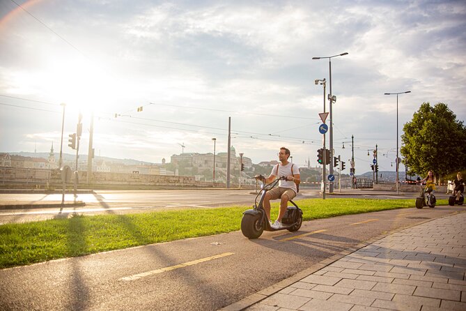 Easy & Convenient E-Scooter Rental for Sightseeing in Budapest - Starting at Bécsi u. 8 in central Budapest