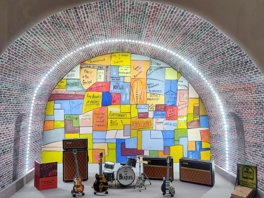 EGRI ROAD BEATLES MUSEUM - Examining rare objects and Beatles-era style