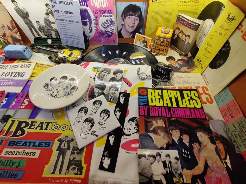 EGRI ROAD BEATLES MUSEUM - Stepping inside the Yellow Submarine