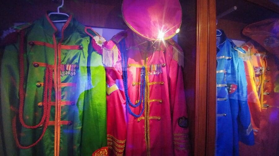 EGRI ROAD BEATLES MUSEUM - Playing Beatles Rock Band