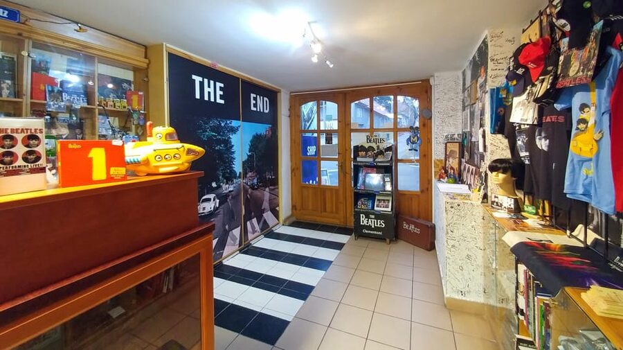 EGRI ROAD BEATLES MUSEUM - The welcome, the cinema, and the human touch