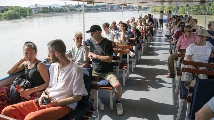 From Budapest: Danube Bend Day Trip in English - The seasonal boat ride back to Budapest