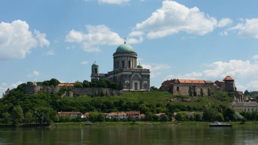 From Budapest: Danube Bend Full-Day Private Tour with Lunch - Szentendre’s galleries and small-town character