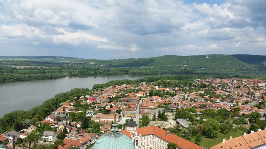 From Budapest: Danube Bend Full-Day Private Tour with Lunch - Who should book this Danube Bend tour?