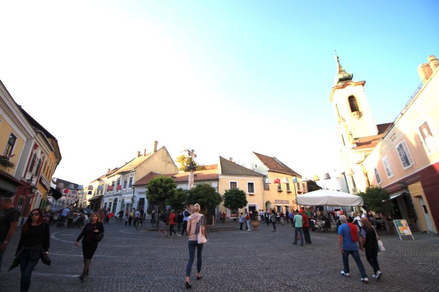From Budapest: Danube Bend & Szentendre Tour with Lunch - Visegrád, medieval stones, and lunch above the river