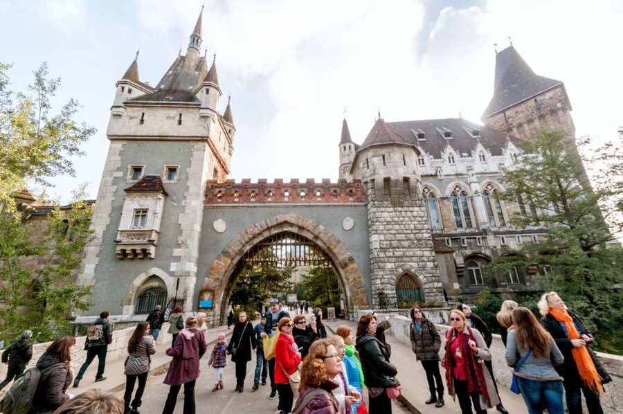 From Vienna: Guided Day Trip to Budapest - Practical tips for making the day work