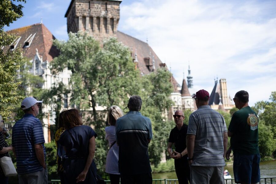 Full Day Budapest City Tour with Lunch, Wine & Dessert - Crossing the Chain Bridge toward central Pest