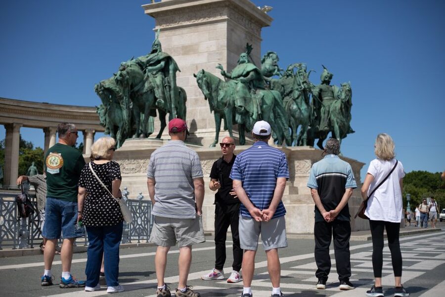 Full Day Budapest City Tour with Lunch, Wine & Dessert - St. Stephens Basilica and Liberty Square