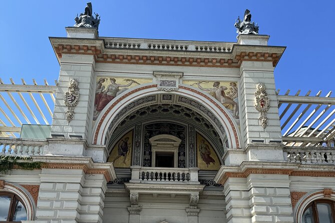 Gems of the Budapest Castle District Walking Tour - Royal symbols from the Turul to King Matthias