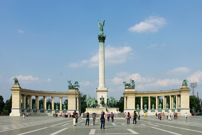 General sightseeing tour - Heroes’ Square and the Millennium Monument