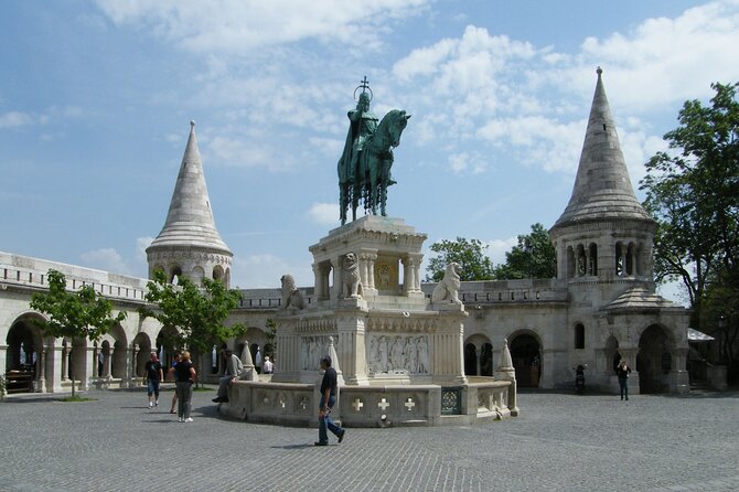 General sightseeing tour - Vajdahunyad Castle and Anonymus in City Park