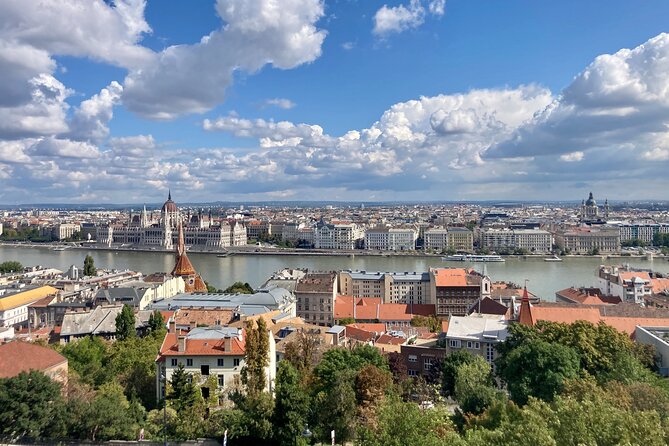 Half day Budapest city tour by car / minivan - Bridges, the Zero Kilometre Stone, and the shift to Buda