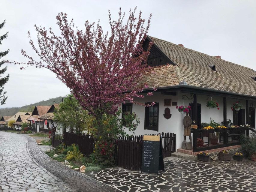 Hollókő Ethnographic Village: Day Tour from Budapest - The 80-minute road from Budapest