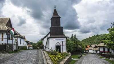 Hollókő Ethnographic Village: Day Tour from Budapest
