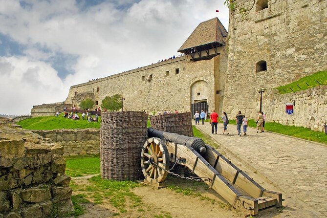 Home to Bull's Blood red wine! Eger with winetaste private tour - Key points before you book