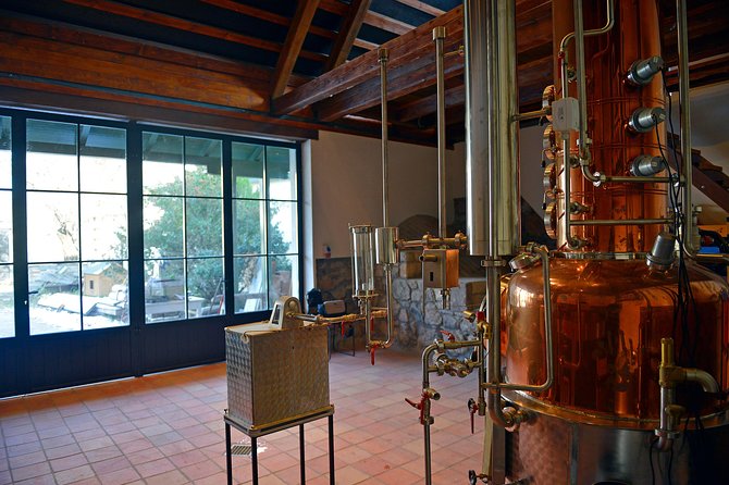 Hungarian pálinka distillery visit and tasting - Why the Small Size Works, and Where It Does Not
