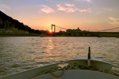 One hour Hen or Stag private party boat Budapest with unlimited beer and wine