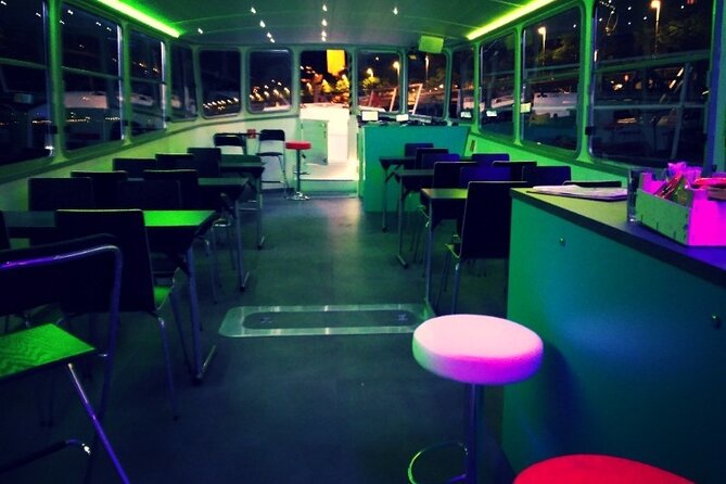 One hour Hen or Stag private party boat Budapest with unlimited beer and wine - Is the party boat comfortable for 20 people?