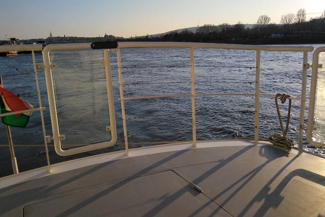 One hour Hen or Stag private party boat Budapest with unlimited beer and wine - The weak points you should take seriously