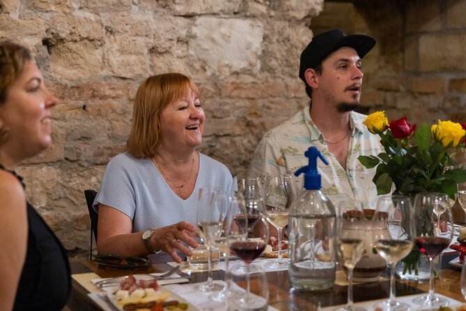 Palace District Evening Culinary, Wine, and History Walk - What the guides add to the evening