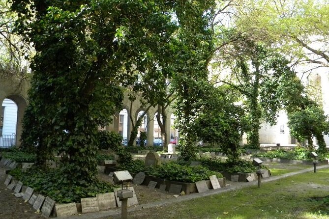 Past and Present of Budapest Jewish District Tour - Kazinczy Street and the Orthodox community