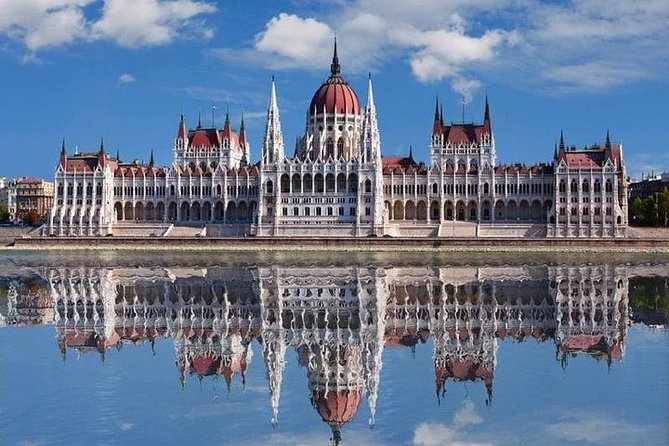 Private 4 Hours Budapest city tour and 3 hours Széchenyi thermal spa relax - St. Stephen’s Basilica and its royal connection