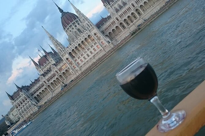 PRIVATE (7 hours) Budapest and Szentendre city tour with lunch and winetasting - Gellért Hill delivers the big photo stop