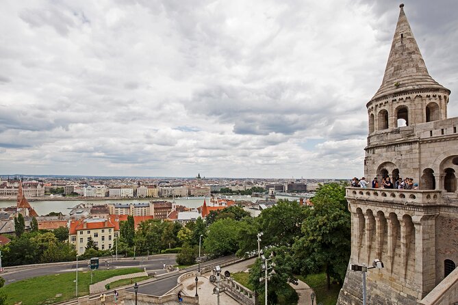 Private Buda Castle Walk with Entry to Matthias Church - Bécsi Kapu Square and the Budatower