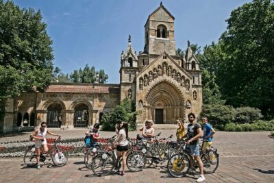 Private Budapest Bike Tour with Cafe Stop