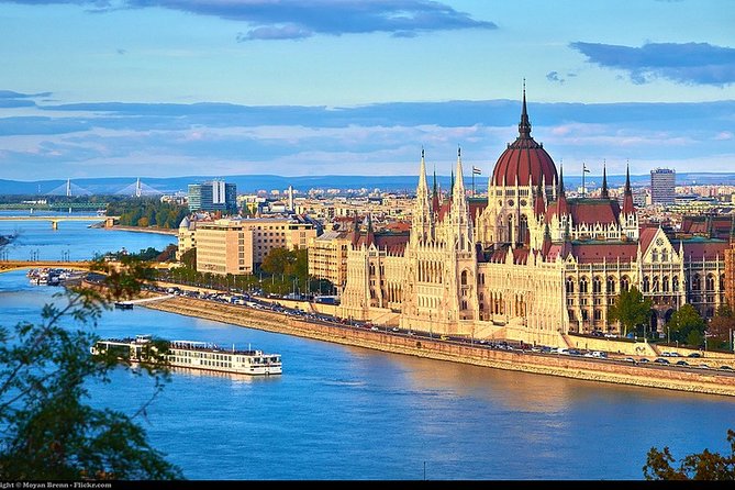 Private Budapest Sightseeing Tour: Royal Castle, Heroes Square, Chain Bridge - The Great Central Market Hall and Hungarian Flavors