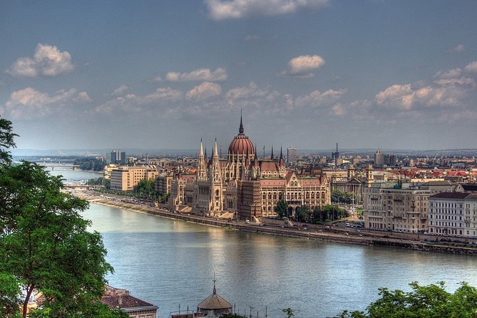 Private Budapest Sightseeing Tour: Royal Castle, Heroes Square, Chain Bridge - Andrássy Avenue and Heroes’ Square