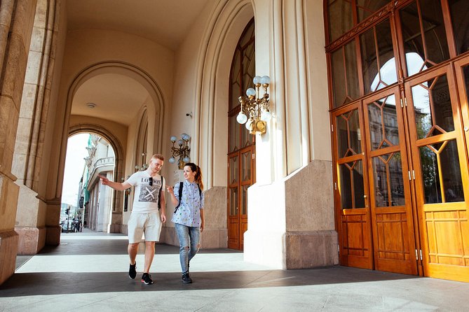 Private City Kickstart Tour: Budapest - Crossing the Elisabeth Bridge
