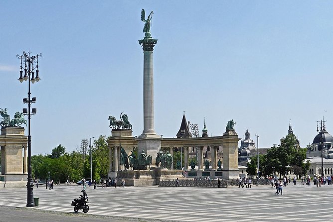 Private Downtown Pest Walking Tour - Kossuth Lajos Square and the political heart of Pest
