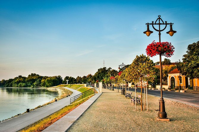 Private Guided Tour to Szentendre & Visegrád Castle (Danube Bend) - Leaving Budapest for the Danube Bend