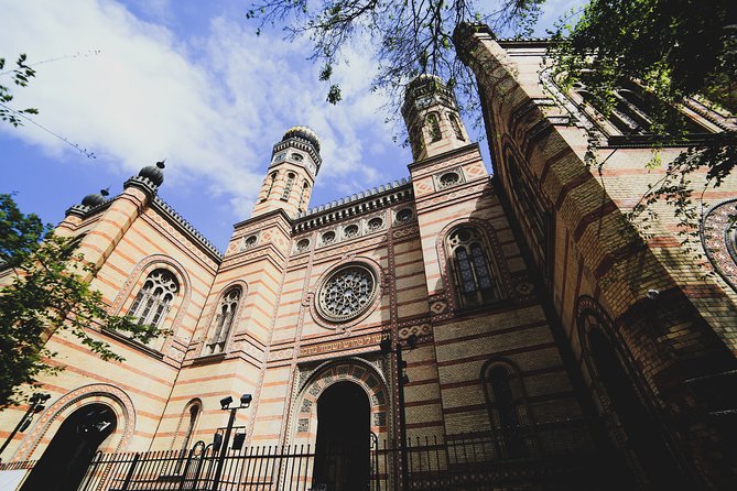 Private Jewish Heritage Tour of Budapest with Local Expert - What the private format really gives you