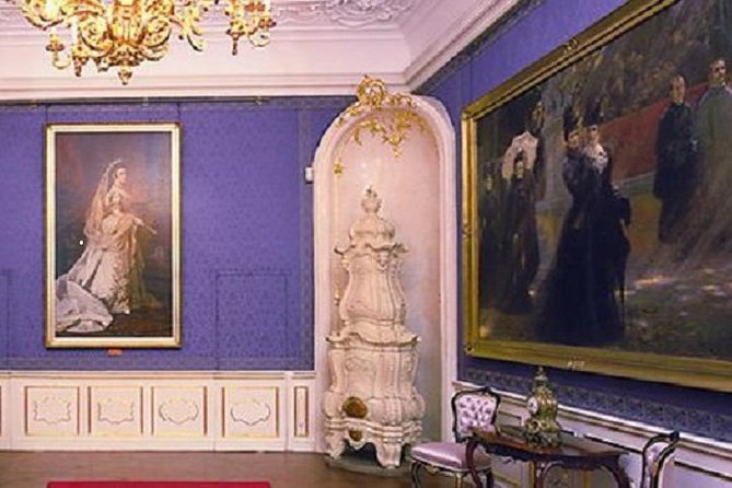 Private Sissi Castle Tour - A smooth 30-minute ride from central Budapest