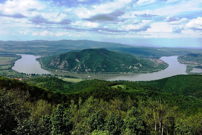 Scenic Danube River bend hills & the Art Town: Private Car Tour - Five details that shape the experience
