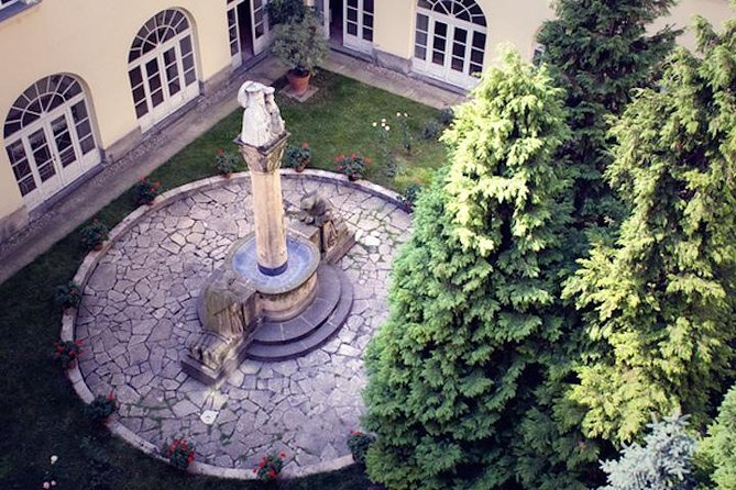 Secret Gardens and Squares Downtown | Walking Tour of Budapest - What the 10:00 a.m. start means for your day